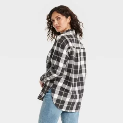 Women's Long Sleeve Flannel Button-Down Shirt - Universal Thread™
