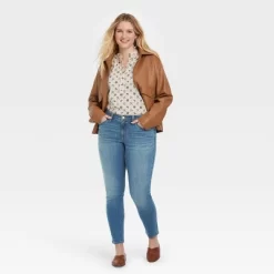 Women's Mid-Rise Curvy Fit Skinny Jeans - Universal Thread™ Medium Wash -Universal Thread Shop GUEST 95dc385e 2a1d 450d 936b 22ab90ff6a62