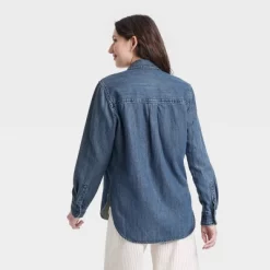 Women's Relaxed Fit Denim Button-Down Shirt - Universal Thread™